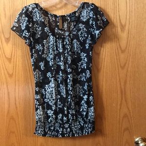 Lovely sheer blouse w glitter